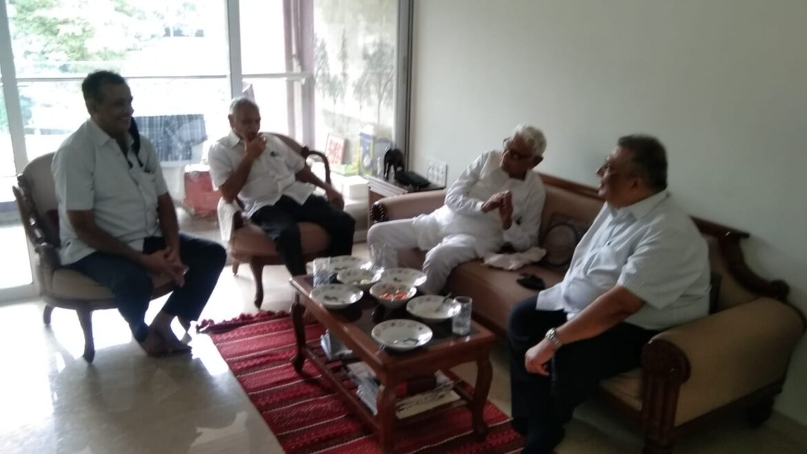 શ્રી લોહાણા મહાપરિષદ પ્રમુખશ્રી સતિષભાઇ વિઠલાણી એ માતૃસંસ્થા ના ભૂતપૂર્વ માનદ મંત્રી શ્રી શશીકાંતભાઈ કોટકની શનિવાર 4 સપ્ટેમ્બર 2021 ના રોજ શુભેચ્છા મુલાકાત લીધી